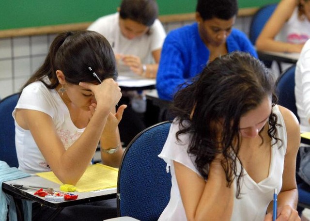 Inscritos no Enem podem checar local de provas a partir de hoje Estudantes fazem prova do Enem - Wilson Dias/Arquivo Agência Brasil