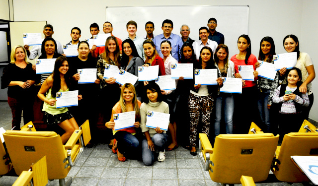Sindicato do Comércio entrega certificados do projeto “Os donos do Futuro” Participantes do projeto