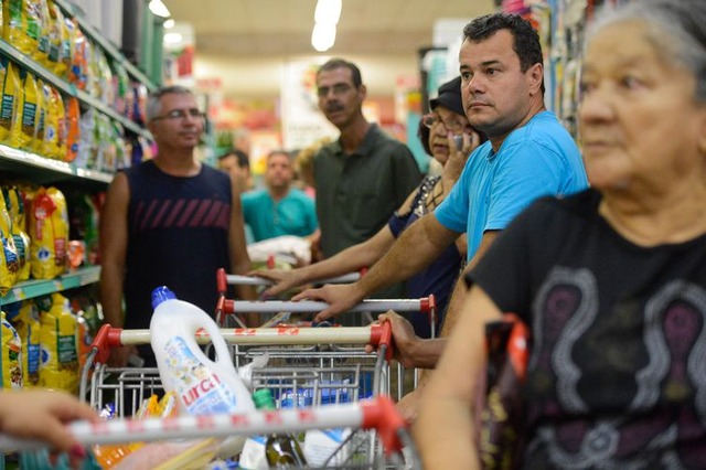   Pesquisa revela que houve alta de 1,2% no consumo das famílias, 1,1% na formação bruta de capital fixo (investimentos) e de 0,6% no consumo do governo   (Arquivo/Tânia Rêgo/Agência Brasil)
