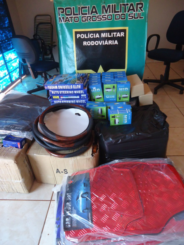 Polícia Militar Rodoviária apreende contrabando na MS 164 Foram apreendidos quatro volumes contendo acessórios automotivos (Foto: Divulgação/PM MS)
