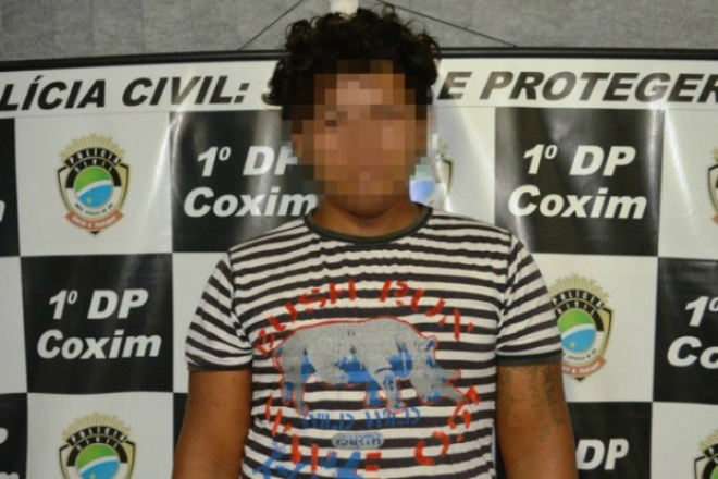 Reciclador é preso acusado de estuprar enteada de 4 anos em Coxim O reciclador, S.C.C, de 18 anos, foi preso, acusado de abusar sexualmente da enteada de 4 anos (Foto: O Correio News)