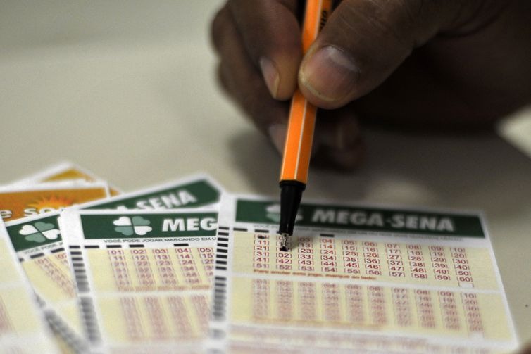 Ninguém acerta a Mega-Sena e prêmio acumula em R$ 32 milhões Mega-Sena, loterias, lotéricas - Marcello Casal Jr./Agência Brasil