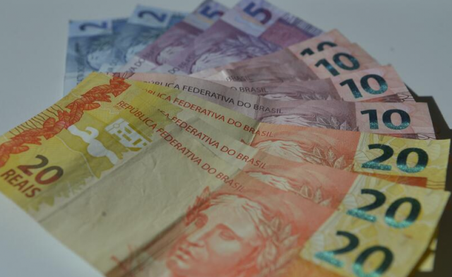 Cai pela 13ª vez projeção de instituições para crescimento da economia Cai pela 13ª vez projeção de instituições para crescimento da economia (Foto: Marcello Casal/Agência Brasil)