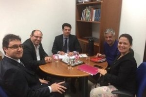 Representantes do MPF e da UFMS durante reunião nesta terça-feira (05).