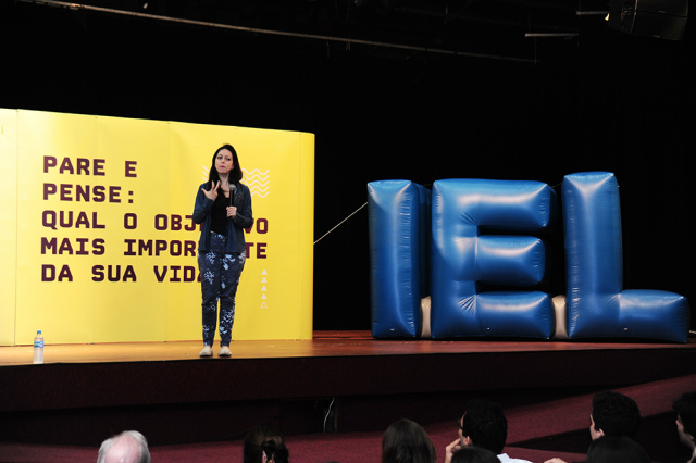 Em 2ª passagem por Campo Grande, Bel Pesce fala sobre autoconhecimento e lança livro