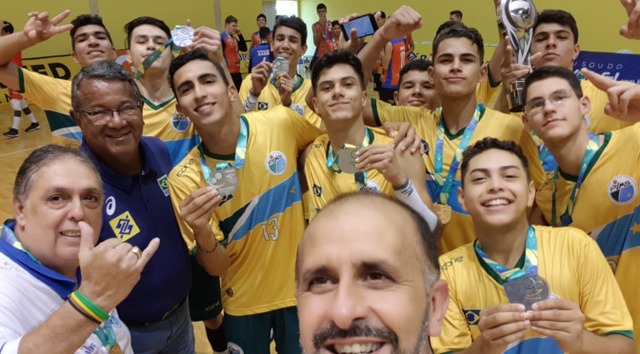 Seleção Sul-Mato-Grossense de Voleibol é a mais nova vice-campeã brasileira na categoria Sub-17 Fotos e Fonte: FVMS.
