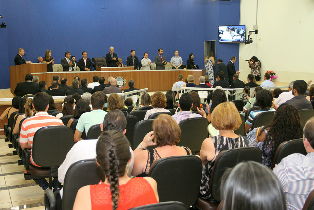 No ano do centenário, médicos e dentistas são homenageados pela Câmara