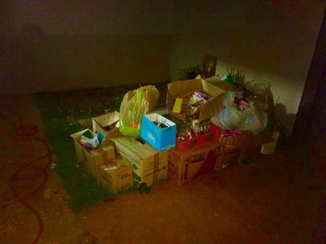 Em Três Lagoas, mulher enterra o corpo da mãe no quintal e coloca caixas em cima para disfarçar Mulher deixou corpo da mãe 22 dias em casa e depois colocou na calçada com caixa em cima, diz polícia — Foto: Polícia Civil/Divulgação