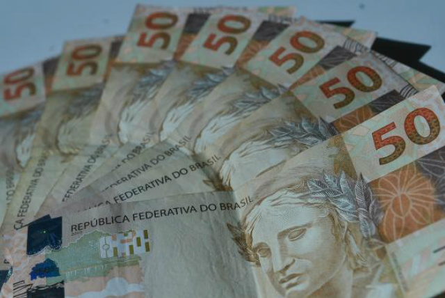 Clientes acusam bancos de dificultar pagamento antecipado de crédito Os clientes bancários também reclamaram de ter sido negada injustificadamente a portabilidade de crédito consignado (Foto: Marcello Casal / Agência Brasil)