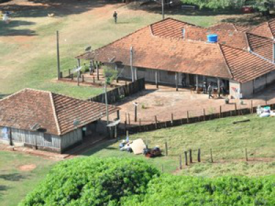 Choque vai em carros do Exército para região de conflito por terras em MS Choque vai em carros do Exército para região de conflito por terras em MS
