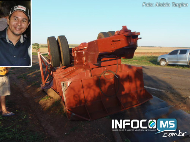 Reinaldo seguia dentro de uma caçamba rebocada por uma caminhonete Toyota Hilux quando o veículo saiu da pista de rolamento ocasionando o desengate da caçamba, que em seguida capotou sobre a vítima (Foto: Infoco MS)