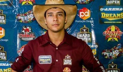 Touro pisoteia e mata peão de 24 anos em rodeio de Paranaíba Uéliton Flávio de Oliveira tinha 24 anos. (Foto: Reprodução/Facebook).