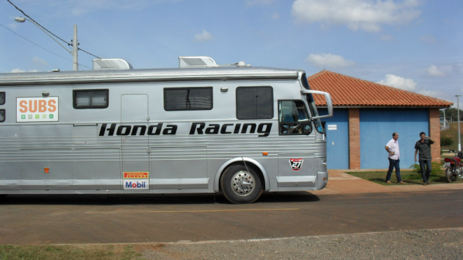 Primeiro piloto chega emTrês Lagoas para BR de Motocross Primeiro piloto da equipe oficial da Honda Mobil já está no Arena Mix. Foto: 7even Comunicação.