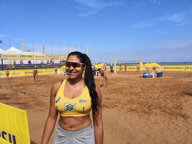 Atleta ficou oito meses em tratamento para controlar a doença; ontem, estreou com nova parceira e conseguiu vencer - Foto: Renan Rodrigues / CBV