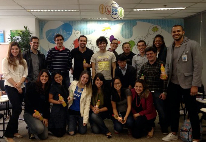 Grupos de jovens que visitou a Danone em uma das edições do Career Week (Foto: Facebook/99Jobs)