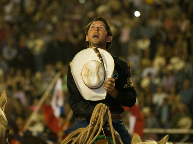 Após atravessar Américas, cavaleiro chega a Barretos com festa apoteótica Filipe Leite saiu há dois anos do Canadá e percorreu as Américas a cavalo (Foto: Érico Andrade/G1)