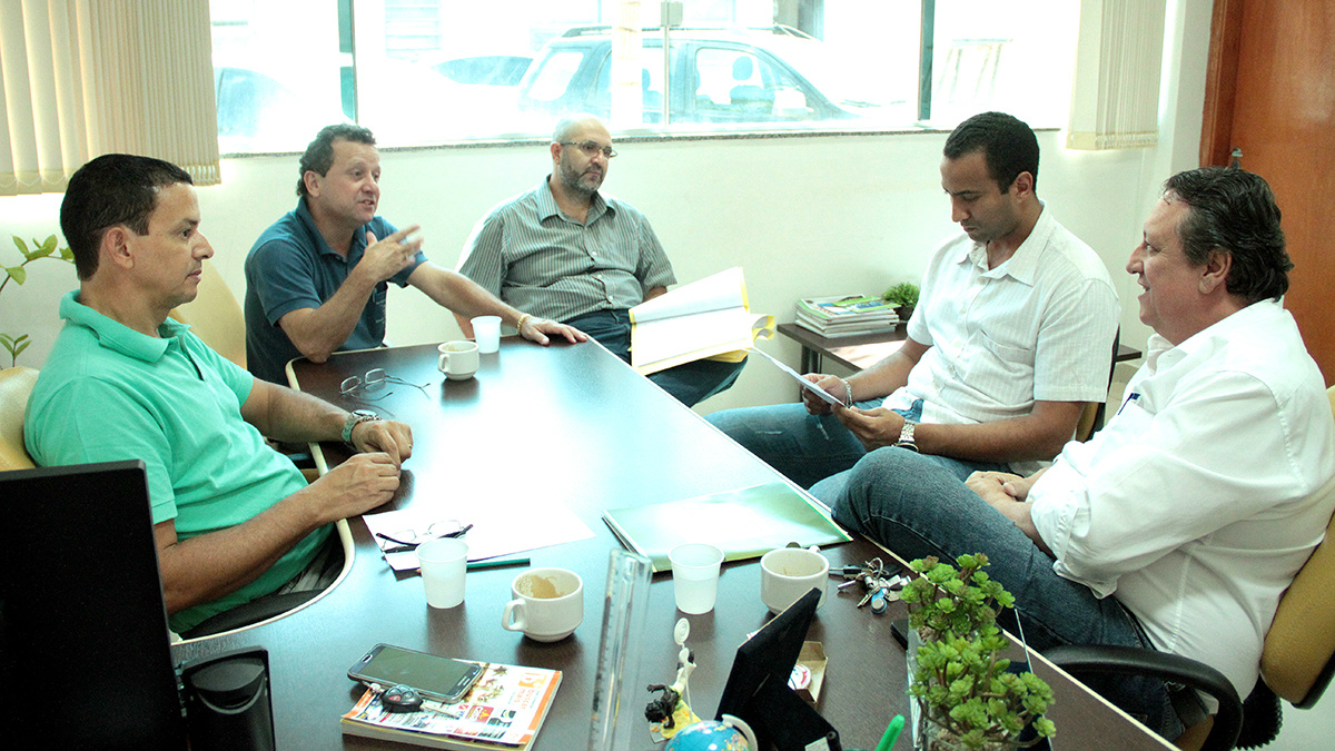 Coleta seletiva: vereadores ouvem representantes da Financial Coleta seletiva: vereadores ouvem representantes da Financial. (Foto: Assessoria)