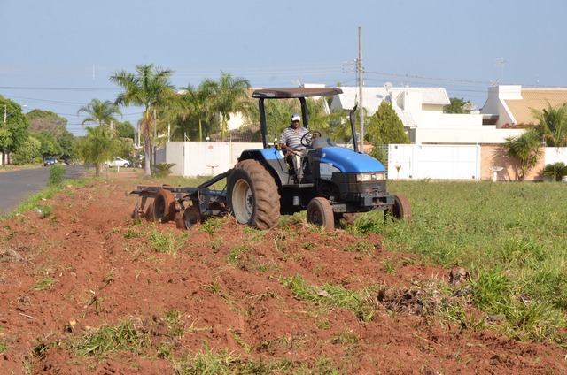Gradeamento de áreas verdes de Três Lagoas gera economia e otimiza ciclo de manutenção Três Lagoas conta com mais de 80 hectares de áreas verdes (Foto/Assessoria)