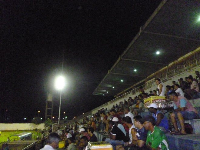 A torcida compareceu ao Estádio Benedito Soares da Mota, Madrugadão
Foto: Elisangela Ramos

