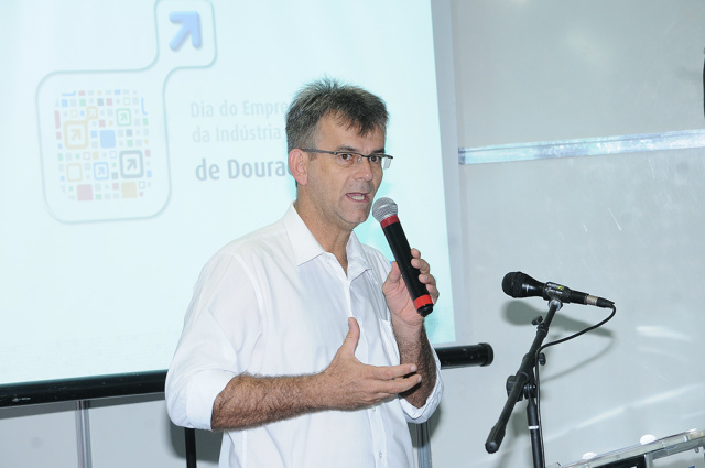 Em Dourados, consultor da CNI prega união dos empresários para vencer a crise Iniciativa da Fiems permite que os empresários recebam informações e possam compreender melhor o cenário atual (Foto:Assessoria)