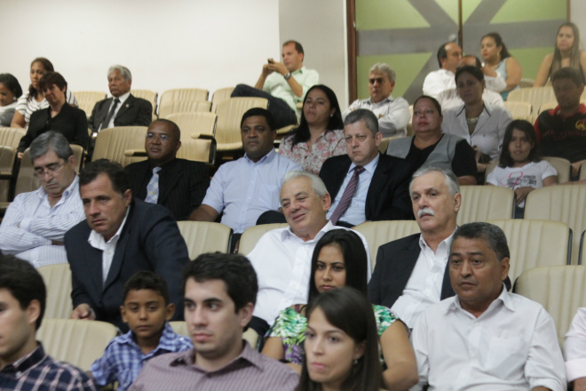 Amigos vieram de Três Lagoas para prestigiar a professora Ledir Garcia de Sousa (Foto: Ricardo Ojeda)