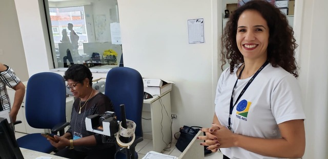 Segundo turno da eleição transcorre com tranquilidade em Três Lagoas A servidora da Justiça Eleitoral, Graziela Gonçalves, veio de Campo Grande para responder pela 9° Zona Eleitoral