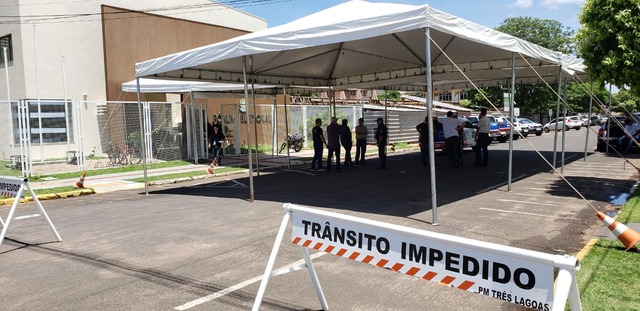Segundo turno da eleição transcorre com tranquilidade em Três Lagoas Semelhante ao primeiro turno, uma tenda foi instalada em frente ao cartório eleitoral para receber as urnas após o encerramento da votação (Foto: Ricardo Ojeda)