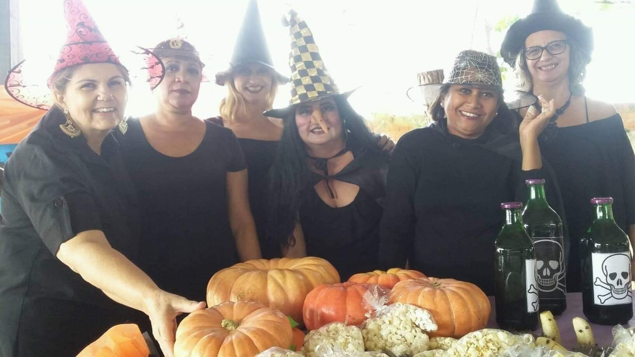 Escola Municipal Gentil Rodrigues Montalvão realiza “Primeiro Halloween Solidário” Professores também participam das arrecadações. Foto: Divulgação