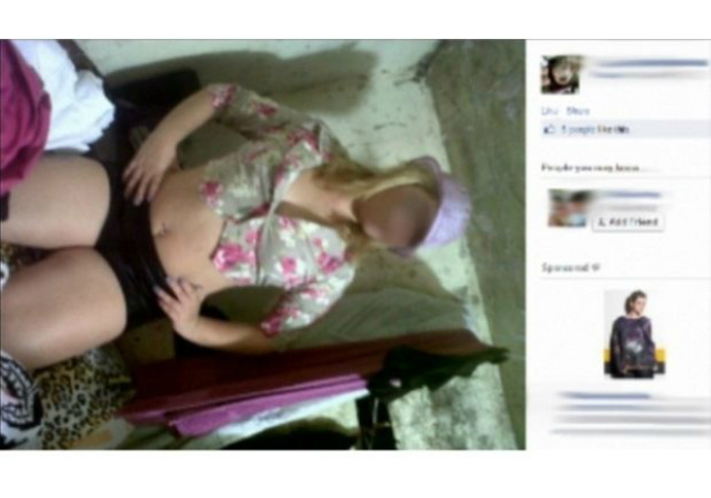 Detenta em foto sensual no Paraná (Foto: Reprodução/Facebook)