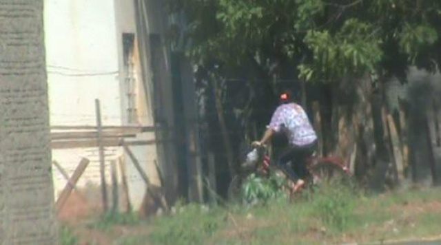 Foram apreendidos dinheiro, provavelmente da venda de entorpecentes, objetos sem origem comprovada, petrechos para o preparo da droga, um simulacro de arma, drogas e uma bicicleta objeto de furto (Foto: Policia Civil)