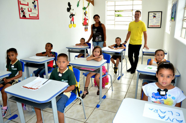 Escola Colinos será inaugurada nesta quinta-feira A Escola Municipal Colinos já está em funcionamento no prédio do antigo Albergue Municipal e cerca de 280 alunos já estão matriculados.