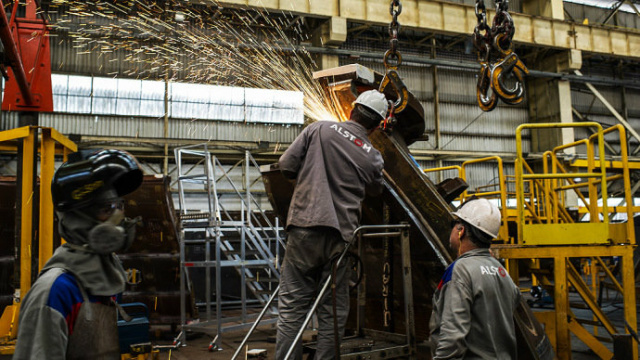 Mercado agora prevê queda de mais de 3% no PIB em 2015 Mercado prevê que economia vai fechar no vermelho por dois anos seguidos(Yasuyoshi Chiba/AFP/VEJA)
