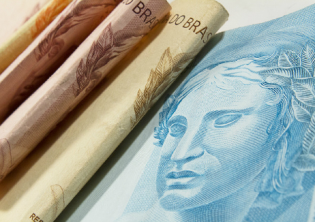 Endividamento do governo aumenta 1,8% em setembro, diz Tesouro Nacional O governo estima que a Dívida Pública Federal, em 2015, ficará no intervalo mínimo de R$ 2,65 trilhões e máximo de R$ 2,8 trilhões. (Foto: Divulgação).