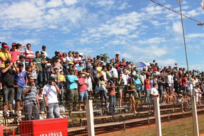 Cerca de 15 mil pessoas prestigiaram BR de Motocross em Três Lagoas Cerca de 15 mil pessoas prestigiaram BR de Motocross em Três Lagoas