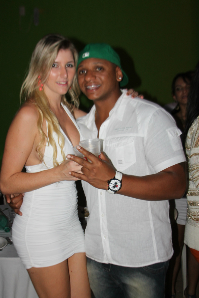 Festa de Flávia Guedes vira a madrugada Festa de Flávia Guedes vira a madrugada