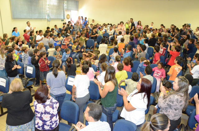Prefeita participa da comemoração dos cinco anos do CRASE Durante a manhã, o anfiteatro do local foi palco de uma programação repleta de surpresas e variedades (Foto: Divulgação/Assecom)