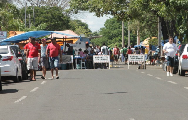 Nova “cara” da Feira Central é mostrada em folhetos produzidos pela Prefeitura Feira livre, que hoje acontece na rua, ganhará um espaço fechado e com muita estrutura. Foto: Arquivo Perfil News