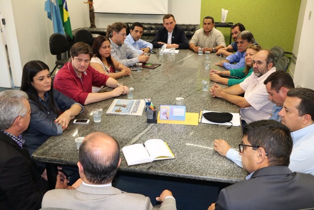 Prefeito e Vereadores vão até a SEJUSP para discutir segurança pública em Três Lagoas Dentre as solicitações está o aumento do efetivo policial, bem como uma parceria município/estado no sentido de agilizar e otimizar ações de segurança.(Foto: SECOM TRÊS LAGOAS)