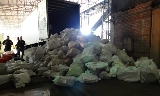 Polícia Federal incinera mais de 12,6 toneladas de drogas presas em várias cidades A incineração foi coordenada pela Polícia Federal (Foto: Divulgação/PF)