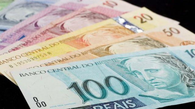 Proposta orçamentária prevê salário mínimo de R$ 788,06 para 2015 Pela Constituição, o prazo de entrega do projeto pelo Executivo termina no dia 31 de agosto (Foto: Arquivo)
