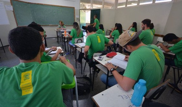 Prazo para segunda etapa de matriculas na rede estadual termina nesta 6ª feira Os estudantes menores de 18 anos têm até 30 dias após a efetivação da matrícula para apresentar a carteira de vacinação (Foto/Divulgação)