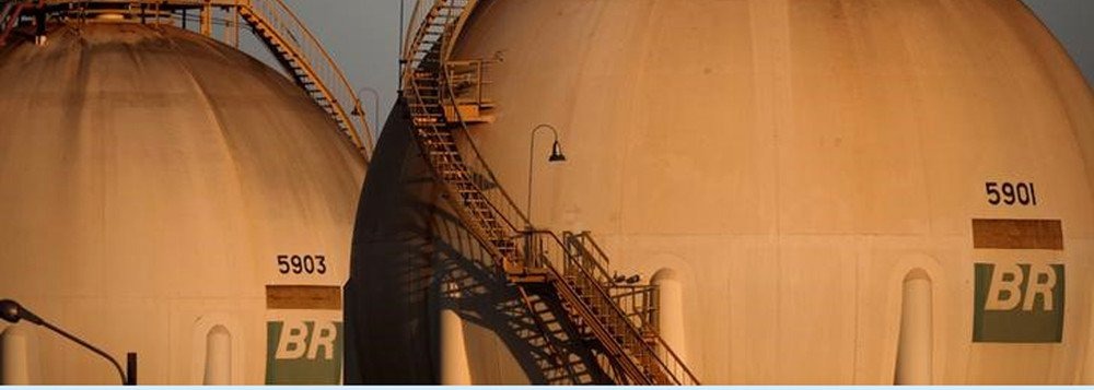 Petrobras pode desinvestir mais US$20 bi a partir de agora até 2019, diz fonte Petrobras pode desinvestir mais US$20 bi a partir de agora até 2019, diz fonte