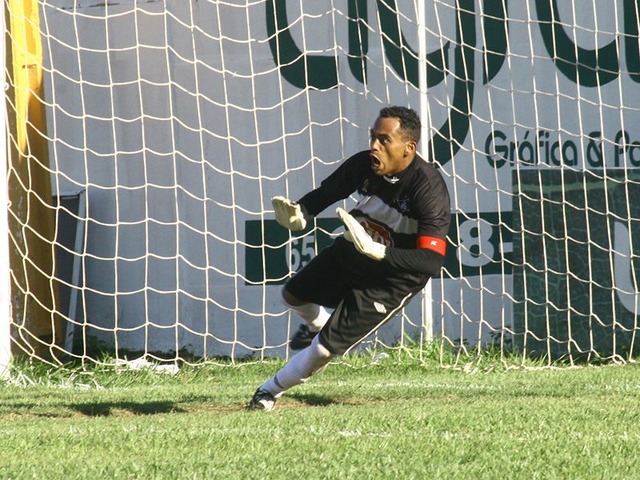 Goleiro do Operário de Várzea Grande é preso durante partida motivo, pensão alimentícia