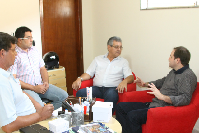 Rímoli afirma que vai fortalecer a classe empresarial de Três Lagoas Rogerson Rimoli foi sabatinado pelos jornalistas do Perfil News sobre seu projeto administrativo na Associação Comercial (Foto: Patrícia Miranda)