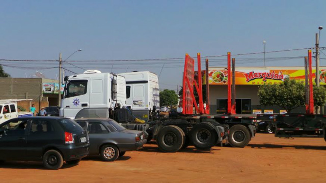 No pátio do Detran, além de carros, carretas novas também são emplacadas quase que diariamente (Foto: Ricardo Ojeda)