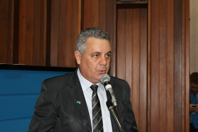 Angelo Guerreiro alerta governo sobre equipamento danificado em escola Bebedouro de escola não está funcionando, e causa desconforto em alunos e professores devido as altas temperaturas (Foto: Assessoria)