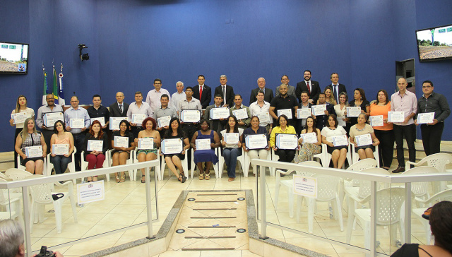 Câmara de Três Lagoas presta homenagem a 33 comerciários Foram 25 Moções de Congratulações, duas homenagens especiais a dois ex-comerciários e 6 títulos de cidadão Três-lagoense (Foto:Assessoria)