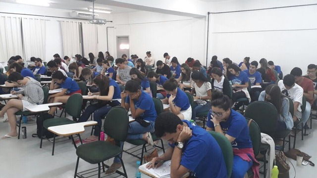 Crise econômica e evasão do Ensino Médio reduzem inscrições no Enem No ano passado, a quantidade de candidatos no exame passou de 90 mil - Foto: Arquivo/Correio do Estado