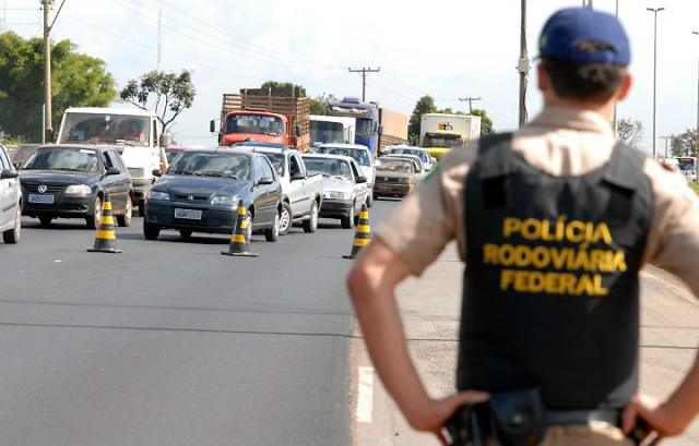 A Polícia Rodoviária Federal promove, neste período, reforço concentrado no policiamento ostensivo preventivo. (Foto: Divulgação)