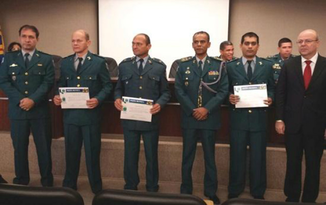 Polícia Militar forma mais 22 Oficiais Auxiliares Participaram do CHO 22 alunos. Destes, 12 foram selecionados pelo critério de antiguidade e oito por critério de mérito intelectual. Dois policiais militares realizaram o curso para fins de regularização funcional (Foto: PoliciaMilitar)